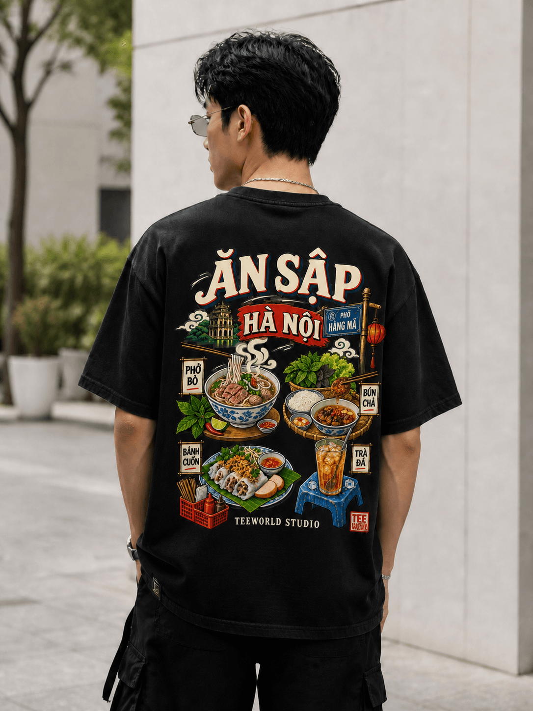 Người mẫu mặc Ăn Sập Hà Nội Tee