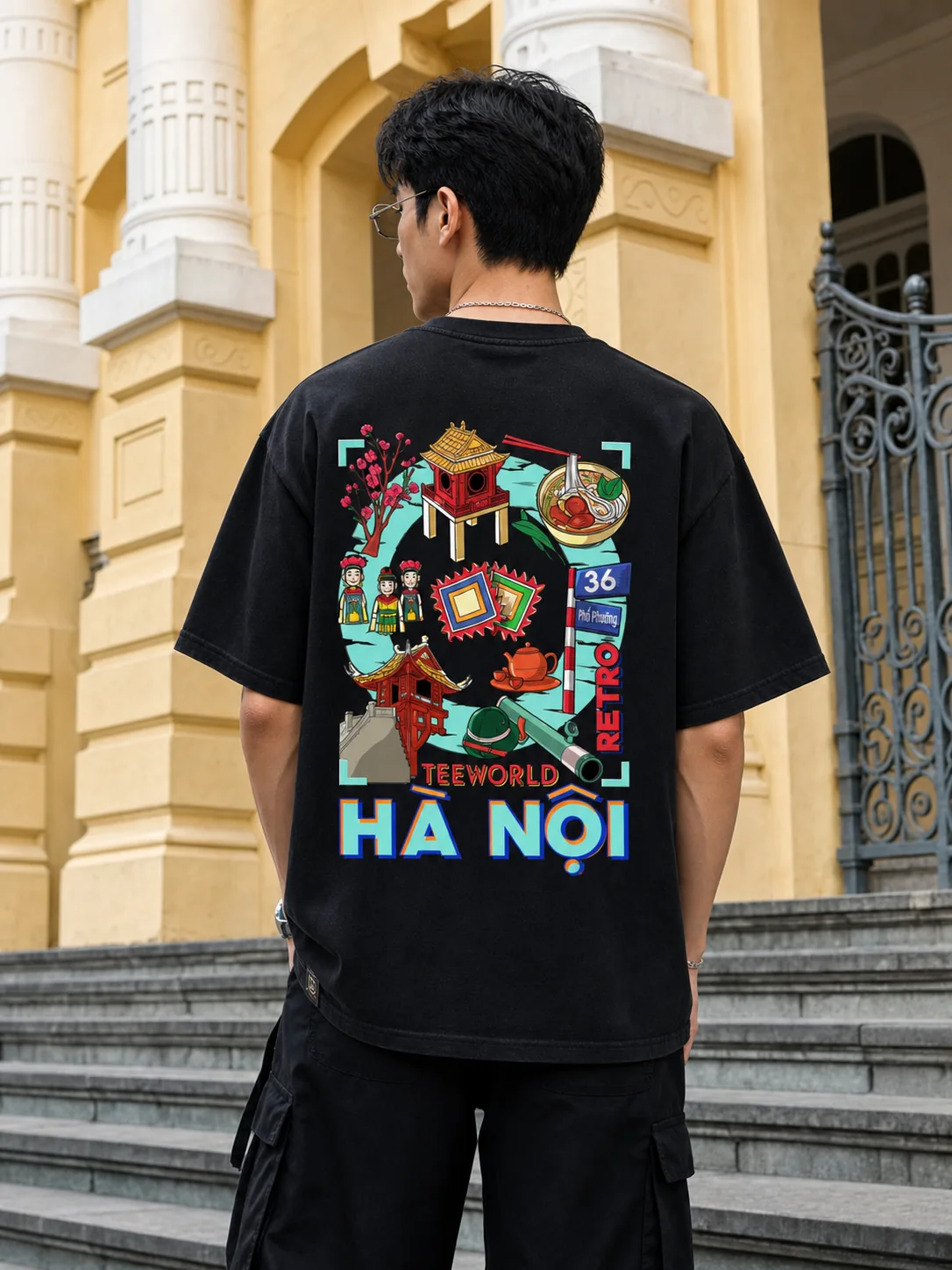 Người mẫu mặc Hà Nội Retro Tee