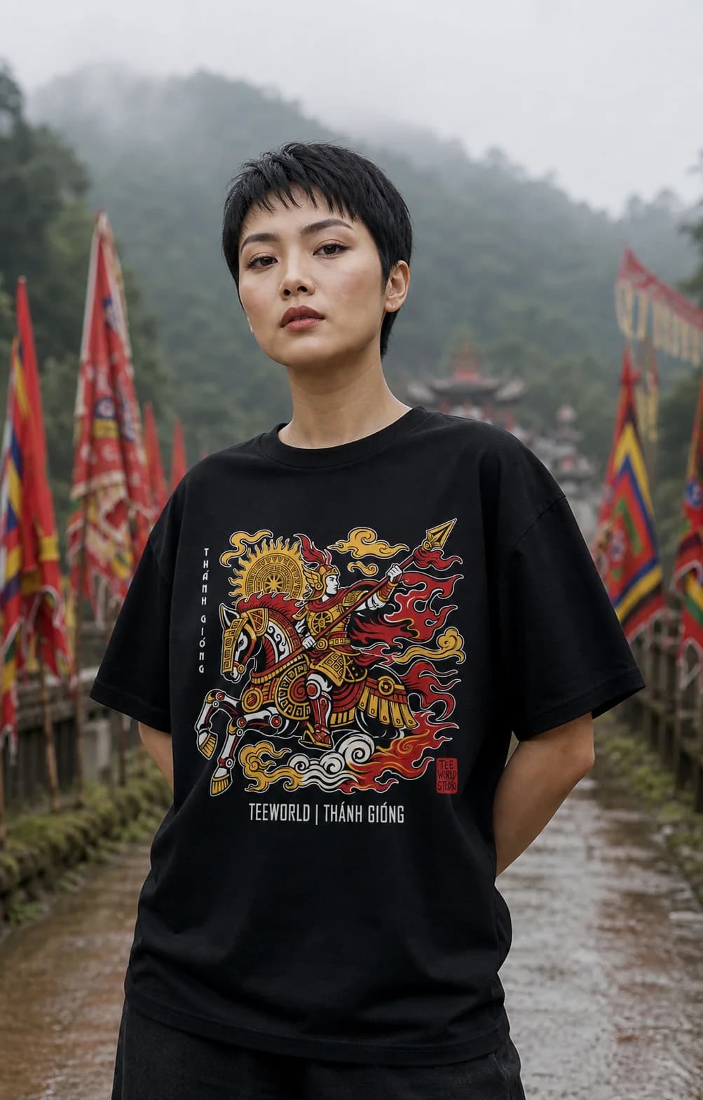 Người mẫu mặc Thánh Gióng Tee