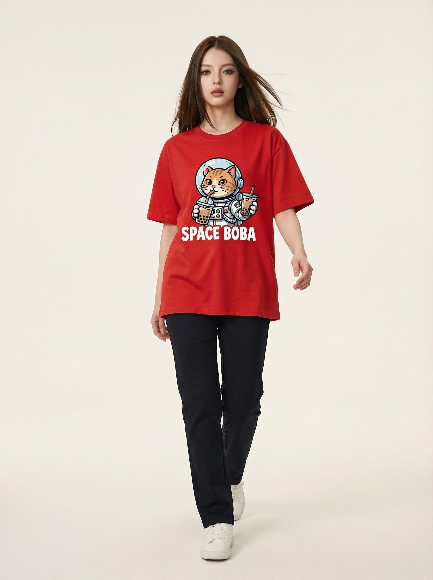 Một chú mèo phi hành gia đang uống trà sữa